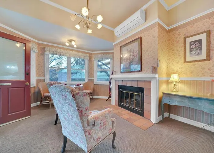 Romantic Victorian Getaway The Garden